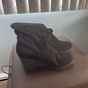 Elegant Black Wedge Heeled Boots